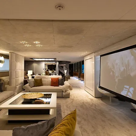 Trackside Superyacht Vip - Tiamat Botel *