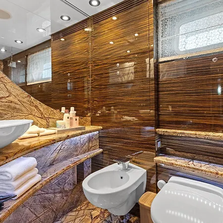 Trackside Superyacht Vip - Tiamat Botel